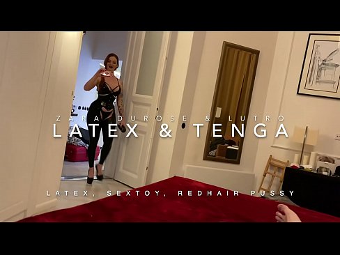 ❤️ Dada wa kambo mwenye kichwa chekundu akiwa amevalia vazi la latex alilobanwa na kaka wa kambo Ponografia kali ﹏